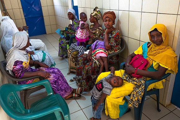 Life and medical aid in Buniadu, The Gambia, by Angelika Berndt photography.