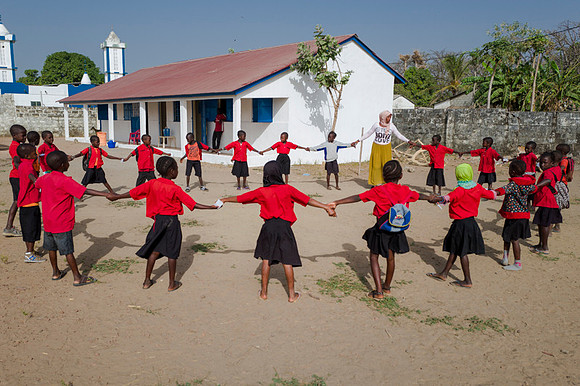 Life and medical aid in Buniadu, The Gambia, by Angelika Berndt photography.