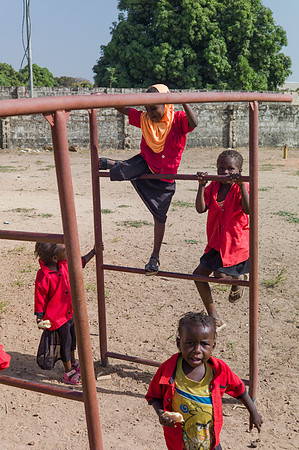 Life and medical aid in Buniadu, The Gambia, by Angelika Berndt photography.