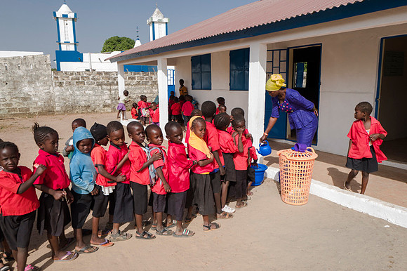 Life and medical aid in Buniadu, The Gambia, by Angelika Berndt photography.