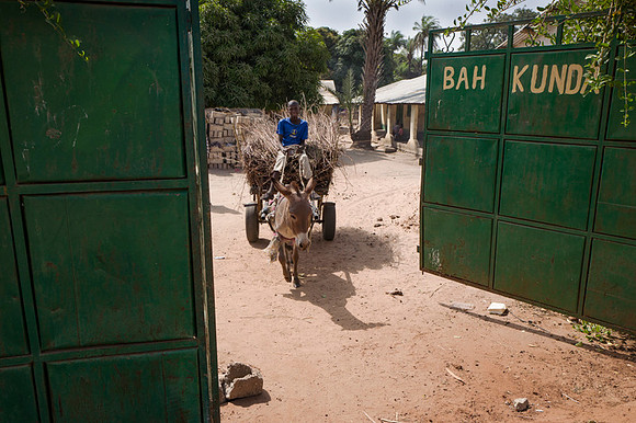 Life and medical aid in Buniadu, The Gambia, by Angelika Berndt photography.