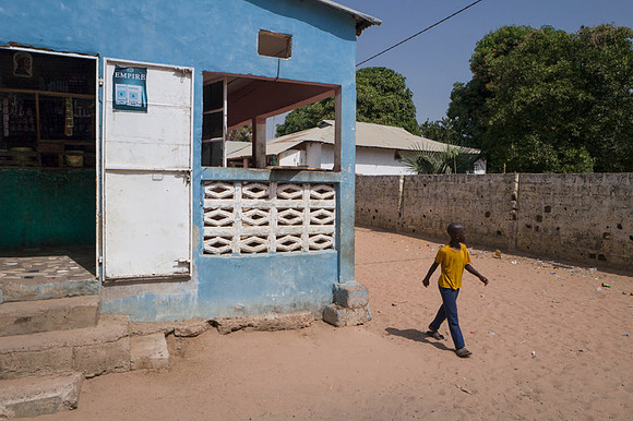 Life and medical aid in Buniadu, The Gambia, by Angelika Berndt photography.
