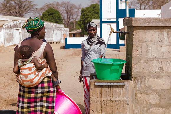 Life and medical aid in Buniadu, The Gambia, by Angelika Berndt photography.