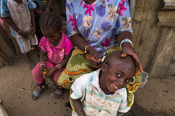 Life and medical aid in Buniadu, The Gambia, by Angelika Berndt photography.