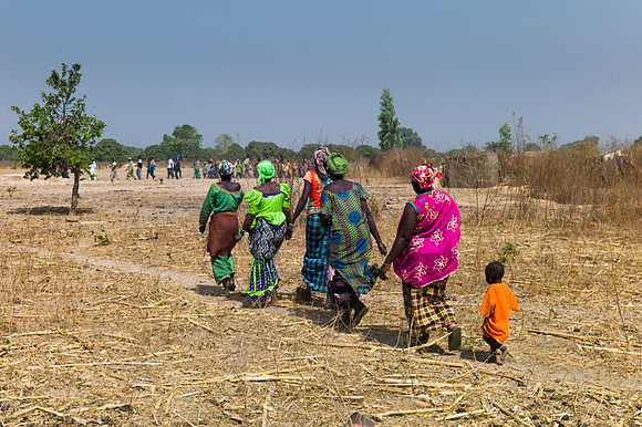 Life and medical aid in Buniadu, The Gambia, by Angelika Berndt photography.
