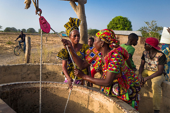 Life and medical aid in Buniadu, The Gambia, by Angelika Berndt photography.