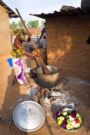 Life and medical aid in Buniadu, The Gambia, by Angelika Berndt photography.