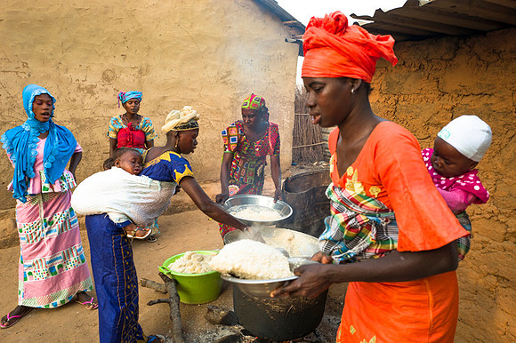 Life and medical aid in Buniadu, The Gambia, by Angelika Berndt photography.