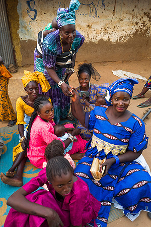Life and medical aid in Buniadu, The Gambia, by Angelika Berndt photography.